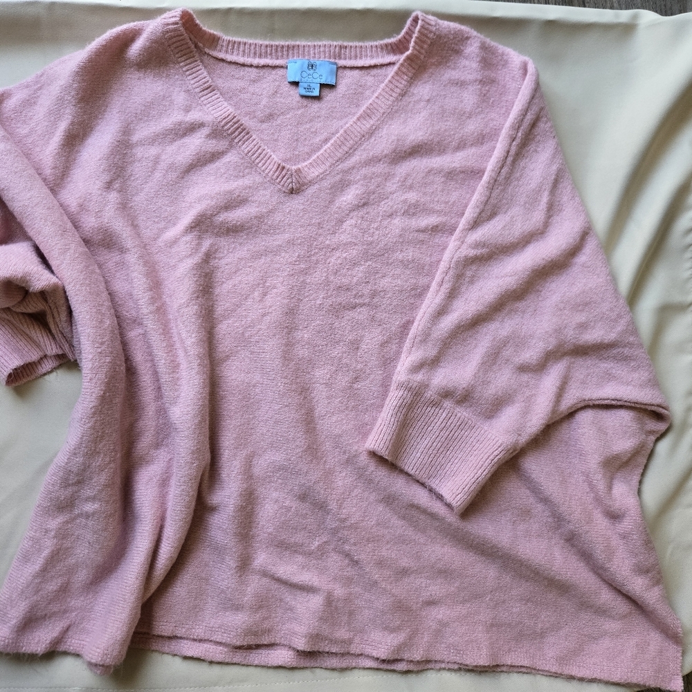 Women's Pink Knit Boxy Fit, V-neck Sweater With 1/4 Sleeve. Size XL